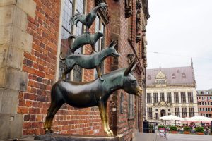 42375679 - bremer stadtmusikanten. bremen, deutschland